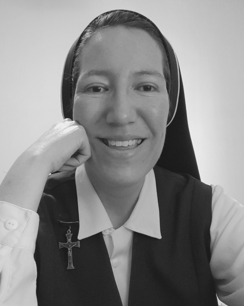 Retrato de Liz Mendoza, escritora, pedagoga y religiosa Misionera Clarisa, originaria de Puebla, México.